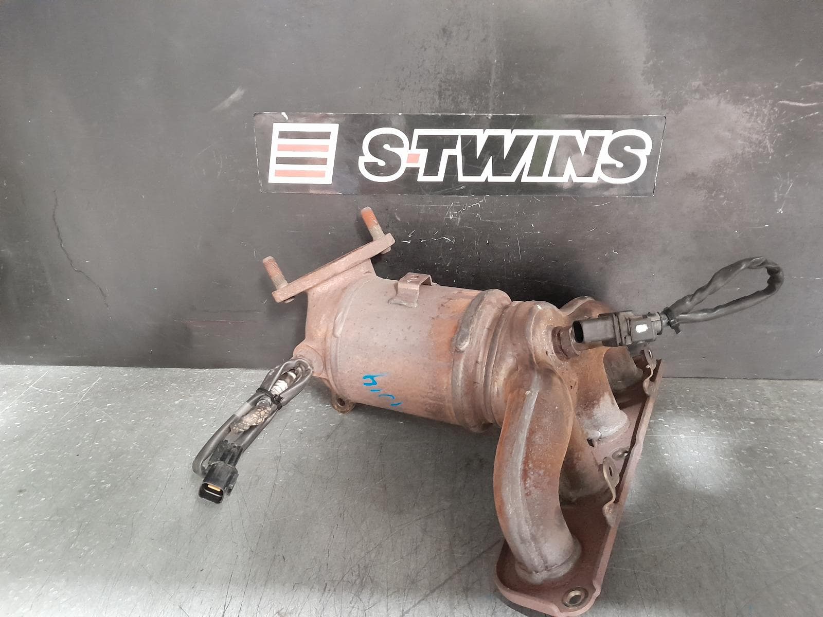 Used auto part listing image: 2018 HYUNDAI KONA CATALYTIC CONVERTER MANIFOLD-CAT TYPE, 2.0, PETROL, G4NH, OS, 09/17-10/20 0000364467