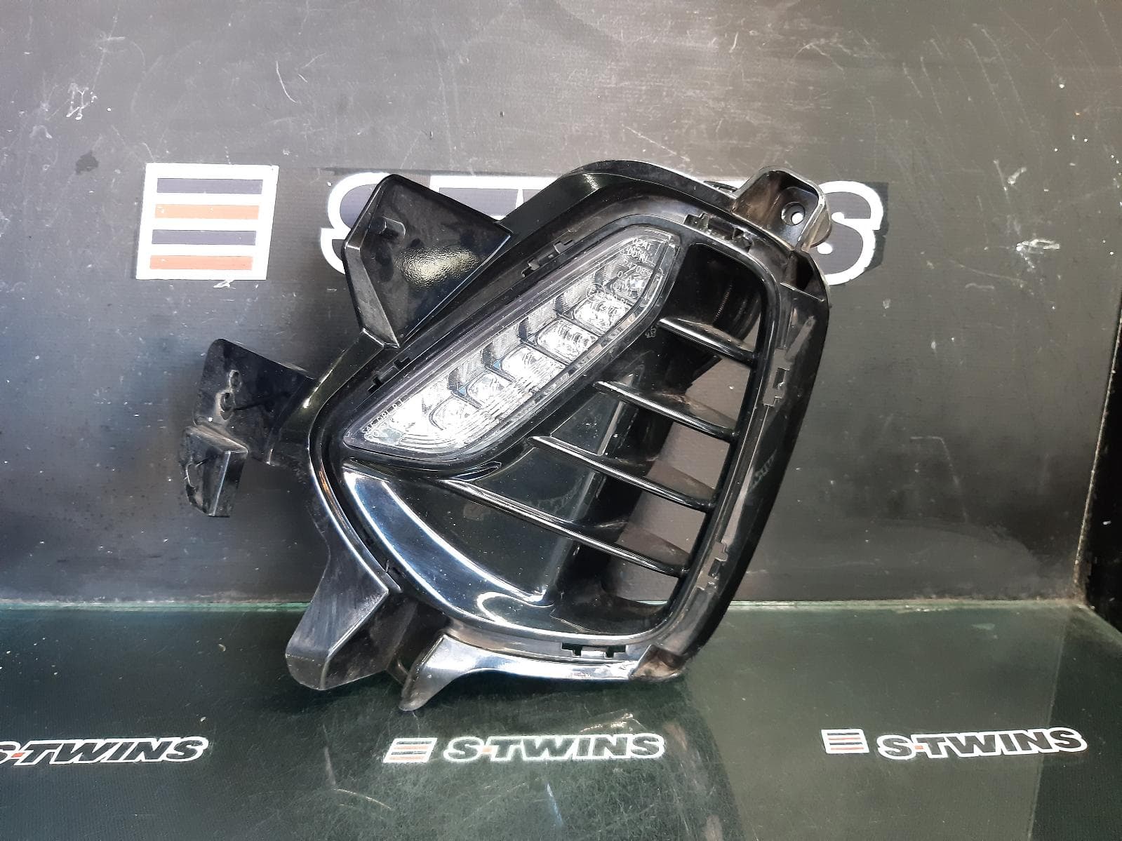 Used auto part listing image: 2018 HYUNDAI I30 DAYTIME RUNNING LAMP, PD, HATCH (S. KOREA VIN KMHH), SINGLE LED TYPE (3 PIN PLUG), GO/ACTIVE/ELITE/SR, 03/17-07/20 0000365130