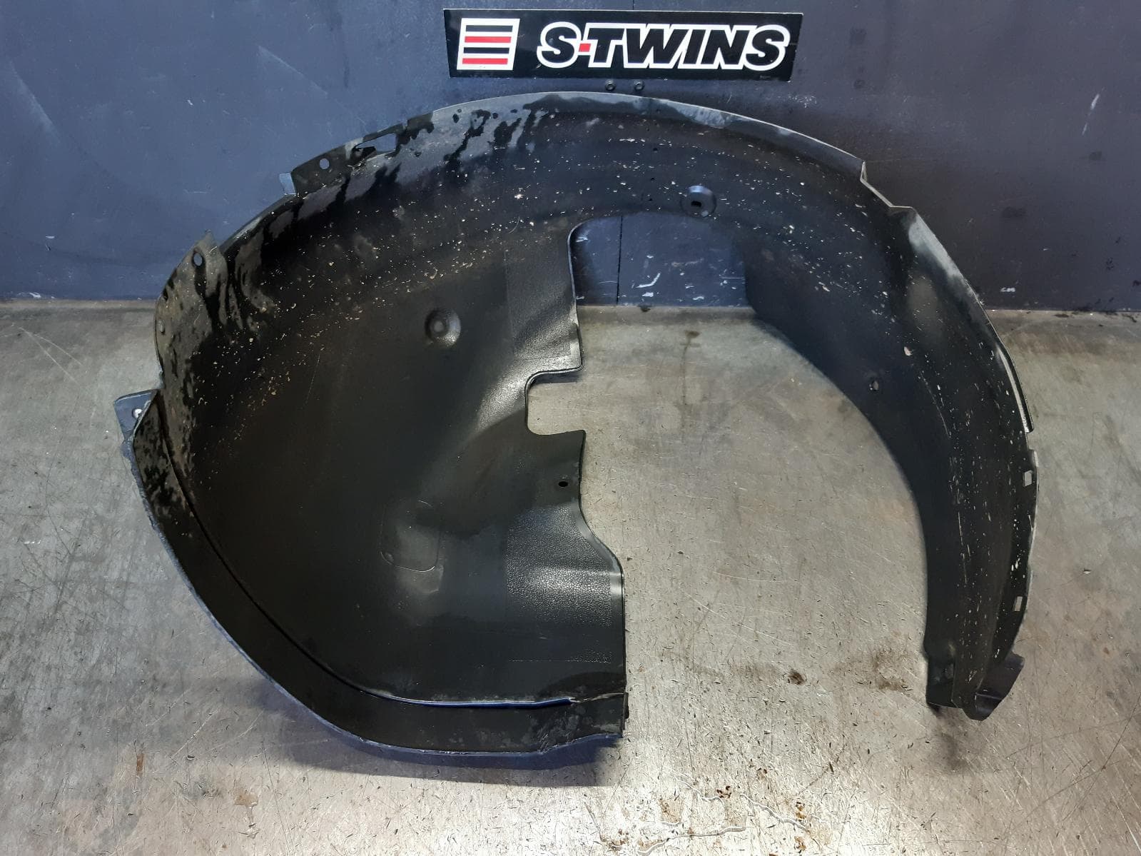 Used auto part listing image: 2018 HYUNDAI I30 LEFT GUARD LINER FRONT, PD, HATCH (S.KOREA VIN KMHH), STANDARD TYPE, 03/17-07/20 0000365180