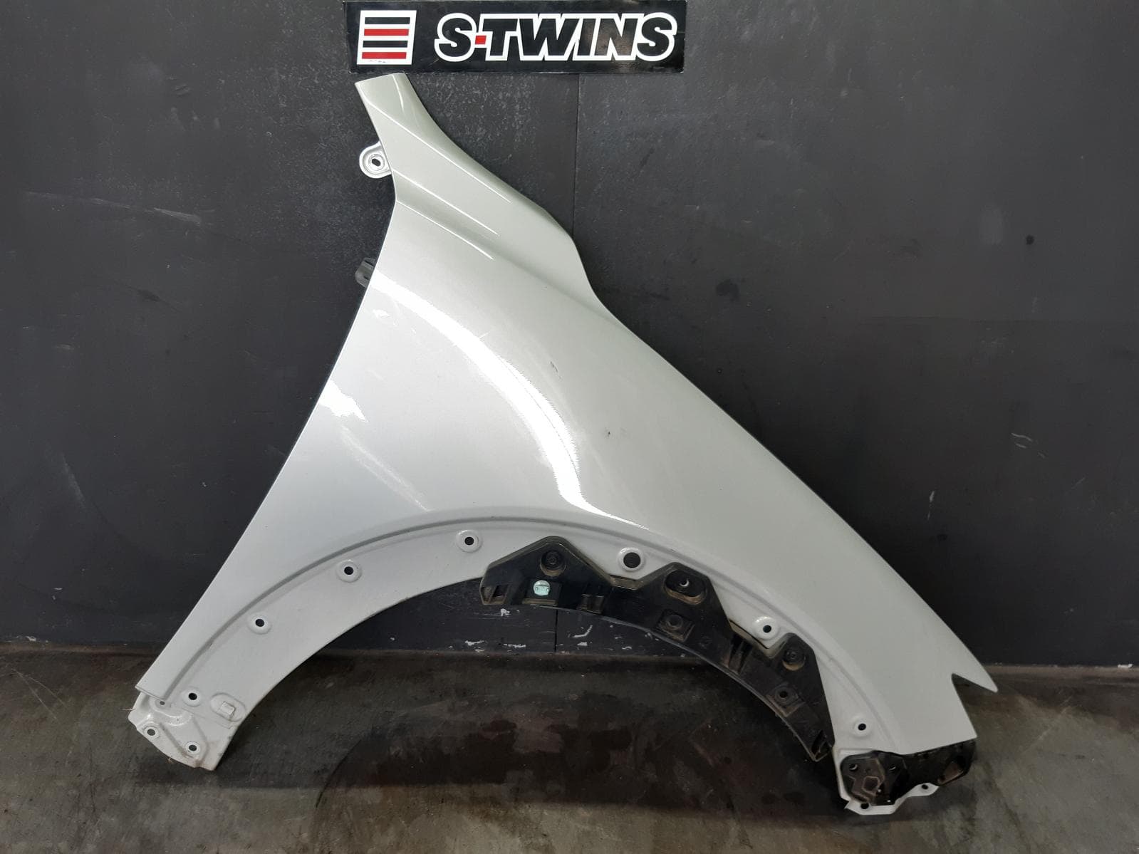 Used auto part listing image: 2017 MAZDA CX3 RIGHT GUARD DK, 03/15- 0000365116