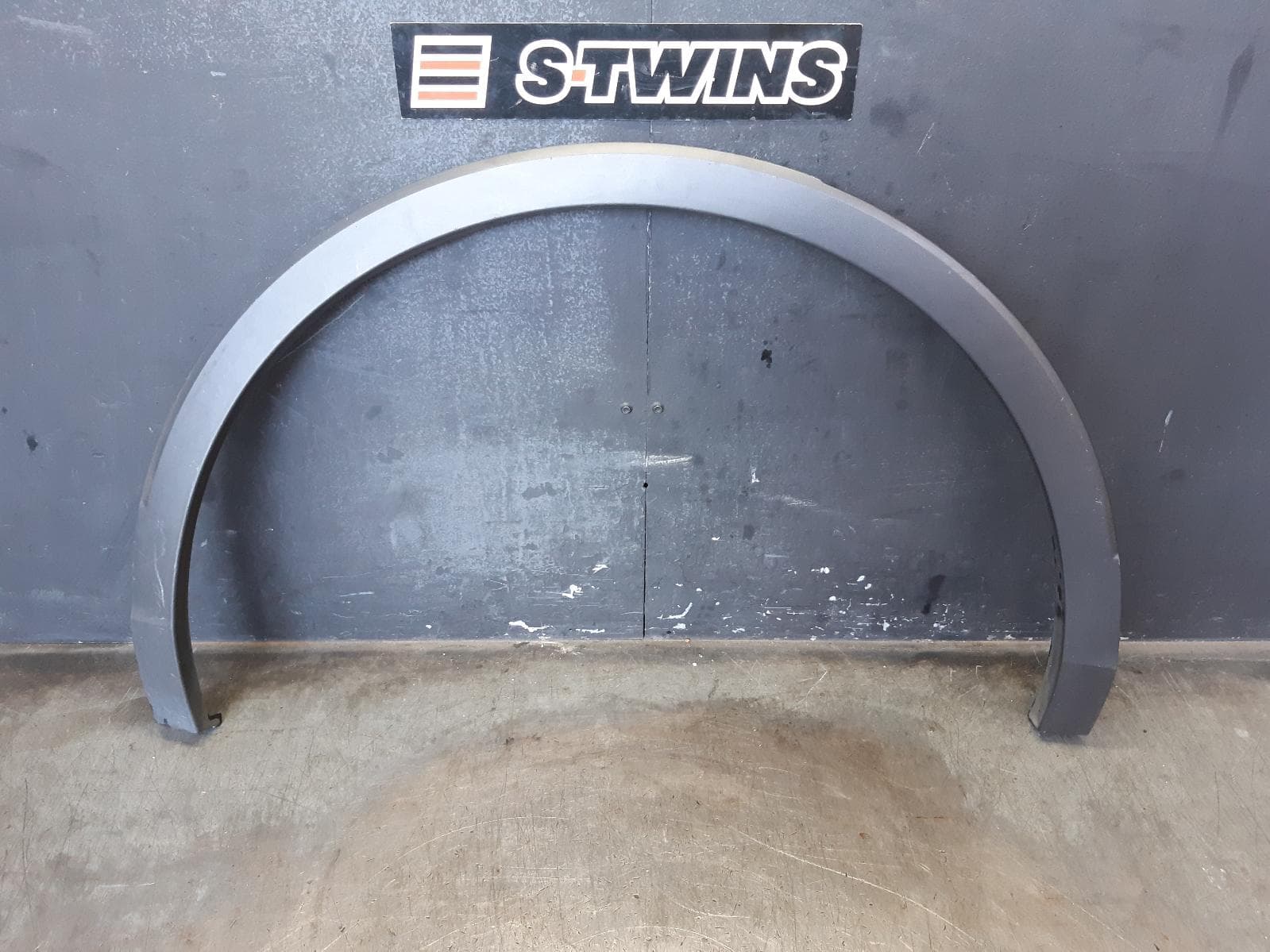 Used auto part listing image: 2020 VOLKSWAGEN TIGUAN WHEEL ARCH FLARE RH REAR, 5NA, 06/16-02/24 0000371027