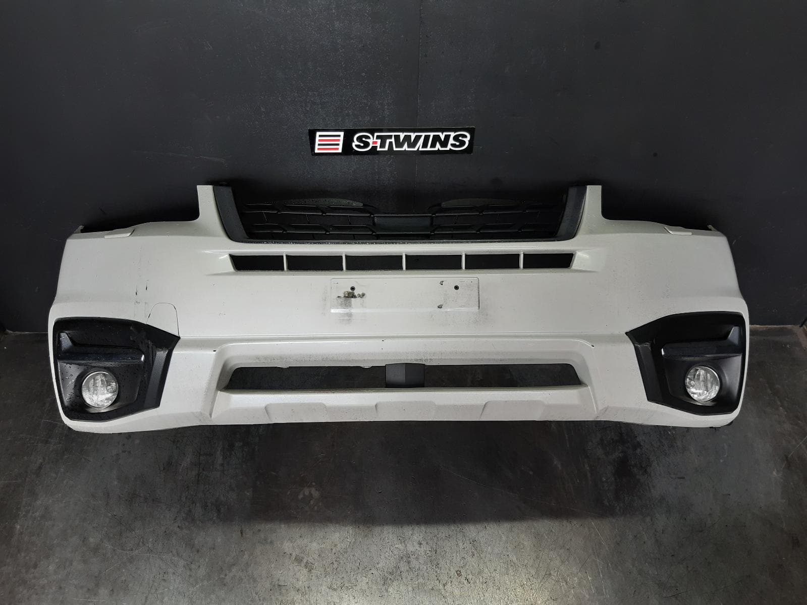 Used auto part listing image: 2016 SUBARU FORESTER FRONT BUMPER BUMPER BAR, SJ, TS, W/ H/LAMP WASHER TYPE, 01/16-08/18 0000365715