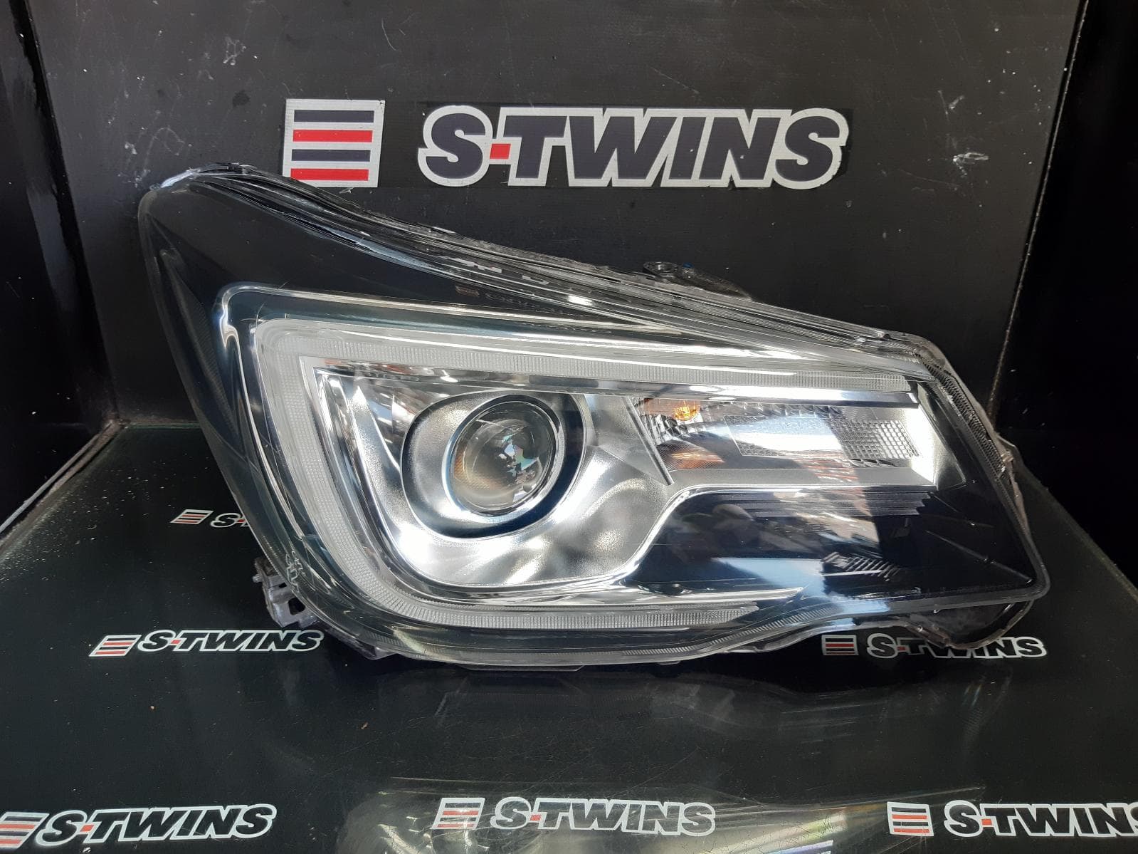 Used auto part listing image: 2016 SUBARU FORESTER RIGHT HEADLAMP SJ, LED TYPE, 12/12-08/18 0000365842