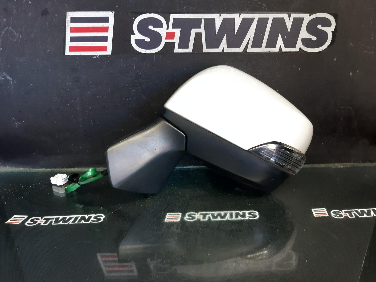 Used auto part listing image: 2016 SUBARU FORESTER LEFT DOOR MIRROR SJ, W/ FLASHER, HEATED, BLINDSPOT, NON CAMERA TYPE, (7 WIRE), 09/12-08/18 0000365846
