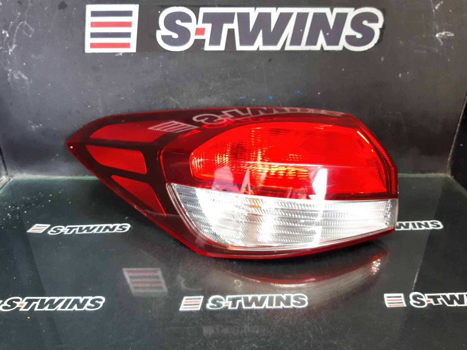 Used auto part listing image: 2017 KIA CERATO LEFT TAILLIGHT YD, SEDAN, NON LED TYPE, 03/16-05/18 0000365833