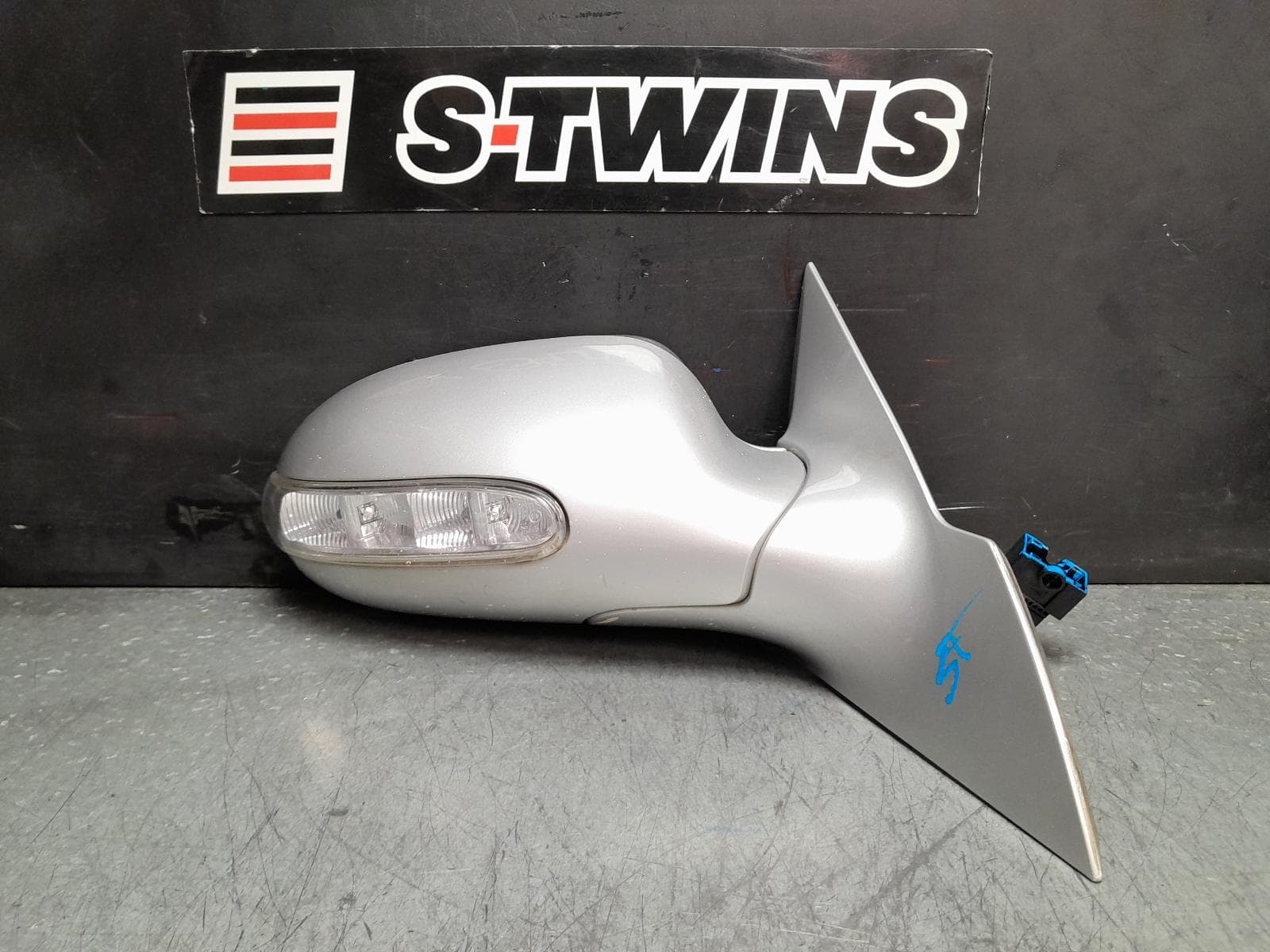 Used auto part listing image: 2004 MERCEDES CLK RIGHT DOOR MIRROR C209/A209, MANUAL FOLD, W/ MEMORY & AUTO DIM TYPE (1 PLUG, 13 WIRE), 06/02-06/09 0000378505