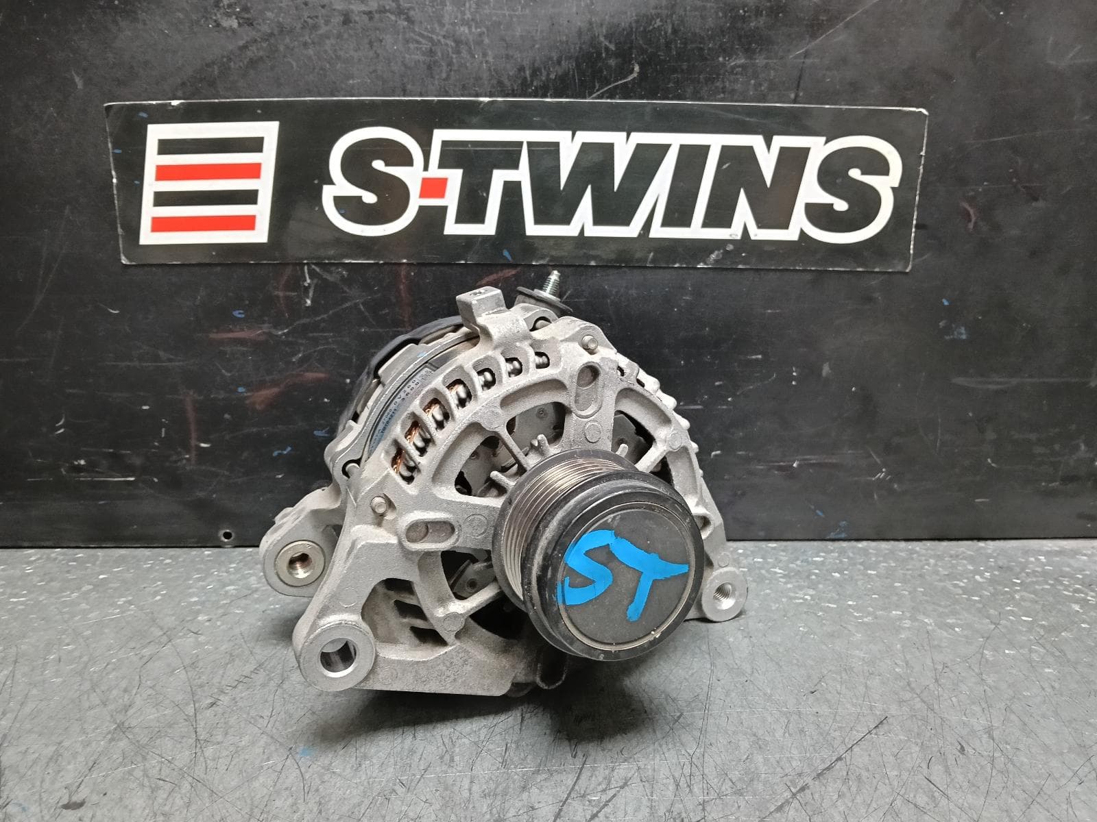 Used auto part listing image: 2017 TOYOTA CAMRY ALTERNATOR PETROL, 2.5, 2AR-FE, ASV50, 05/15-10/17 0000385039