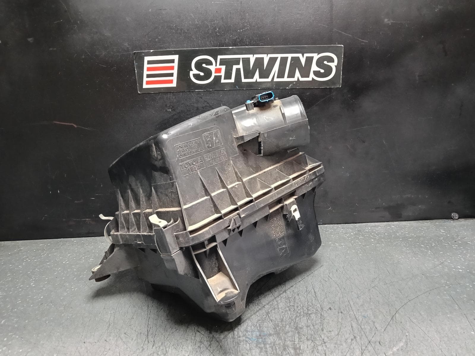 Used auto part listing image: 2017 TOYOTA CAMRY AIR CLEANER BOX AIR CLEANER, ASV50, 2.5, 2AR-FE, PETROL, 11/11-10/17 0000385041