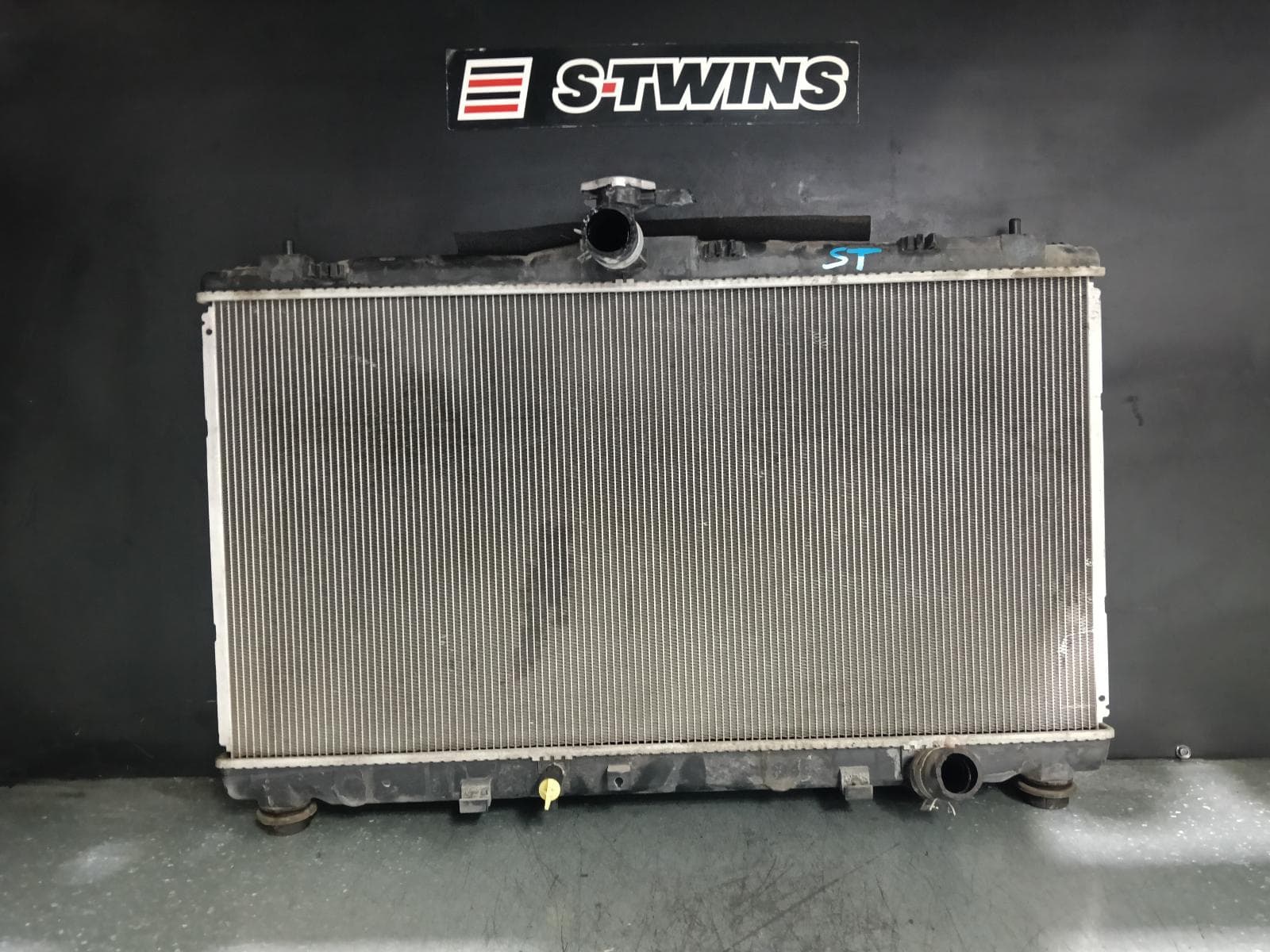 Used auto part listing image: 2017 TOYOTA CAMRY RADIATOR AUTO, 2.5, 2AR-FE, ASV50, 11/11-10/17 0000385044