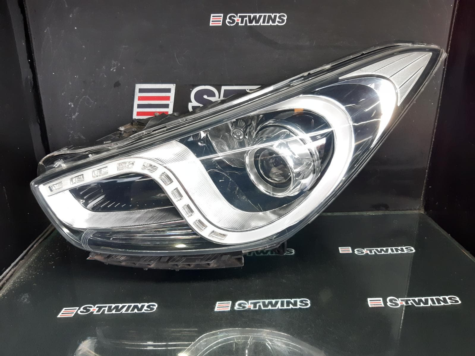 Used auto part listing image: 2015 HYUNDAI I40 LEFT HEADLAMP VF, HALOGEN, 09/11-05/15 0000366874