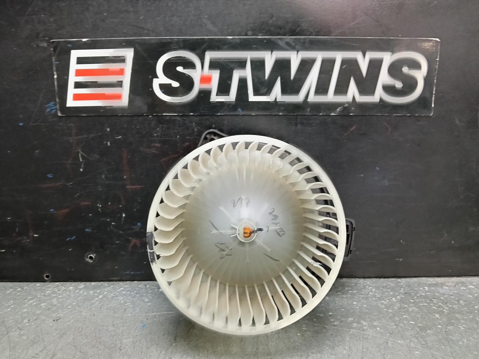 Used auto part listing image: 2021 MAZDA 2 HEATER FAN MOTOR DJ/DL, 09/14- 0000385688