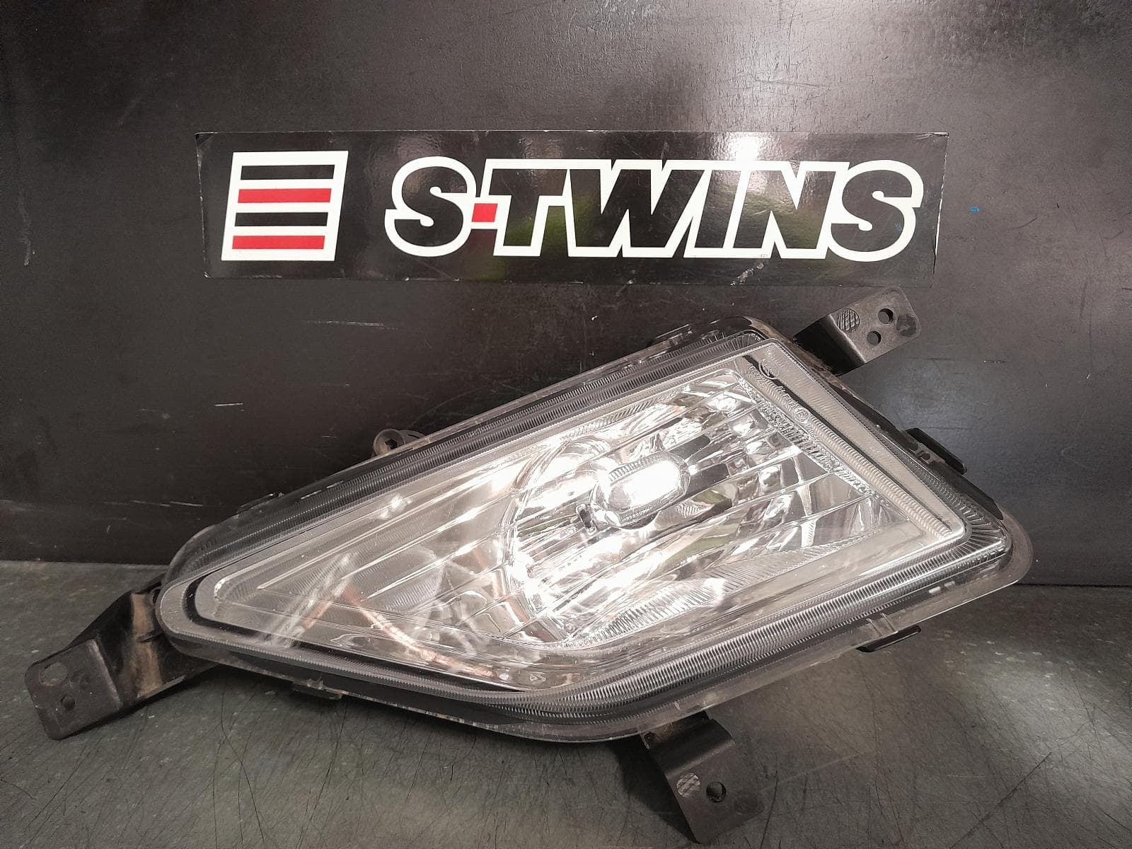 Used auto part listing image: 2021 LDV DELIVER 9 RIGHT INDICATOR FOG SIDE BUMPER FOGLAMP, 07/20- 0000366911