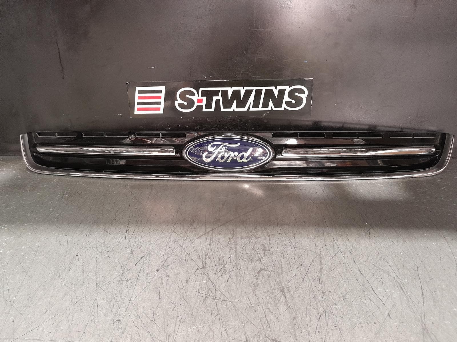 Used auto part listing image: 2014 FORD KUGA GRILLE RADIATOR GRILLE, TF, TITANIUM, 11/12-09/16 0000366926