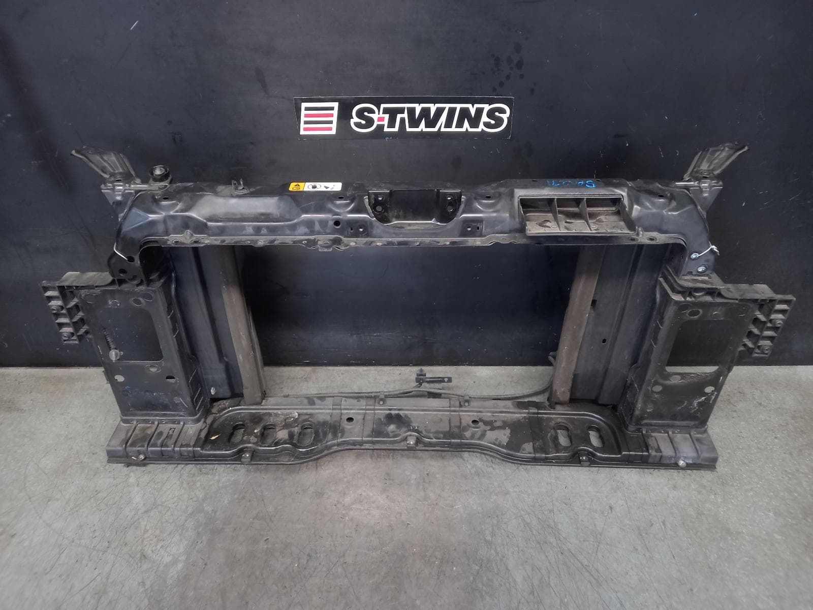 Used auto part listing image: 2014 HYUNDAI I30 RADIATOR SUPPORT GD, BOLT ON TYPE, 5DR HATCH, 03/12-02/17 0000370572