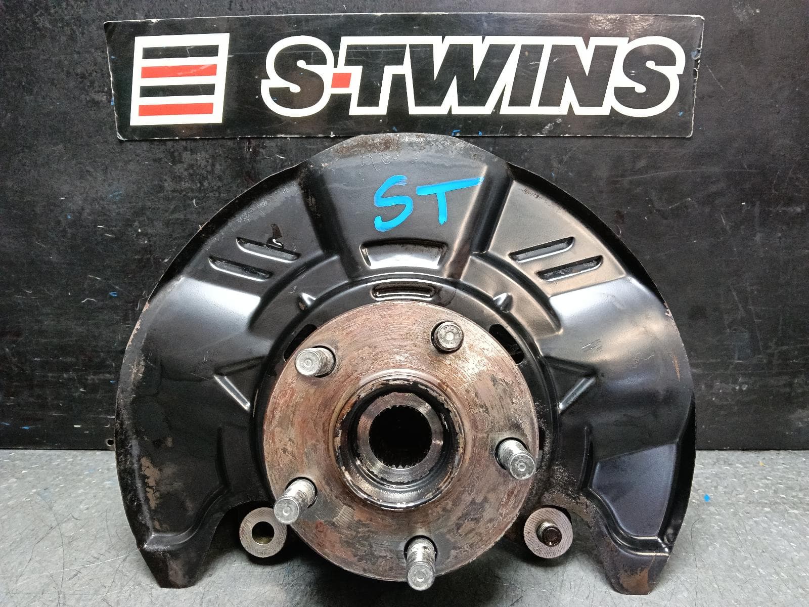 Used auto part listing image: 2011 SUBARU FORESTER RIGHT FRONT HUB ASSEMBLY ABS TYPE, SH/SJ, 02/08-11/13 0000399566