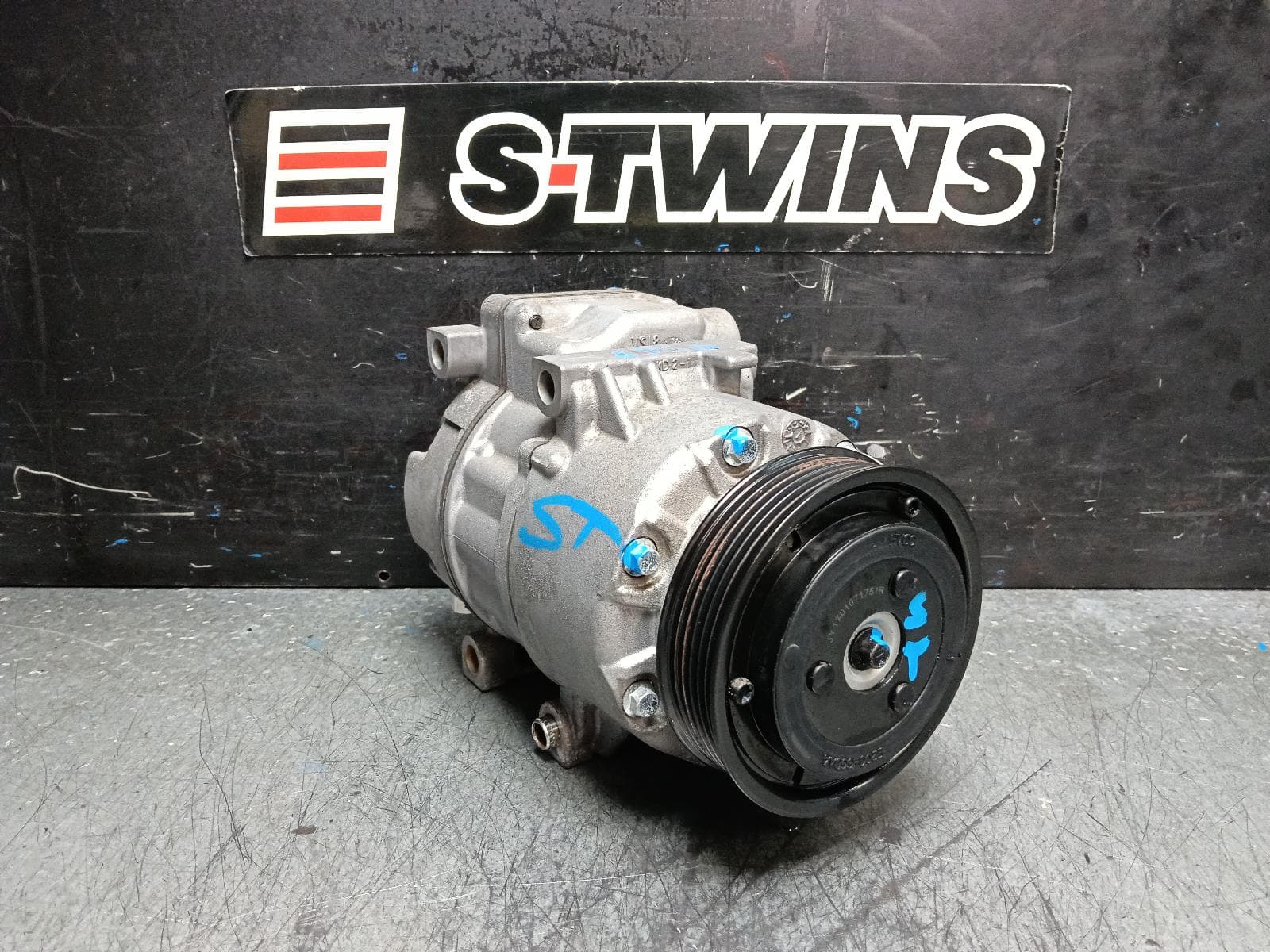 Used auto part listing image: 2017 KIA CARNIVAL/GRAND CARNIVAL A C COMPRESSOR YP, 3.3, PETROL, G6DH/G6DM, 12/14-10/20 0000398872