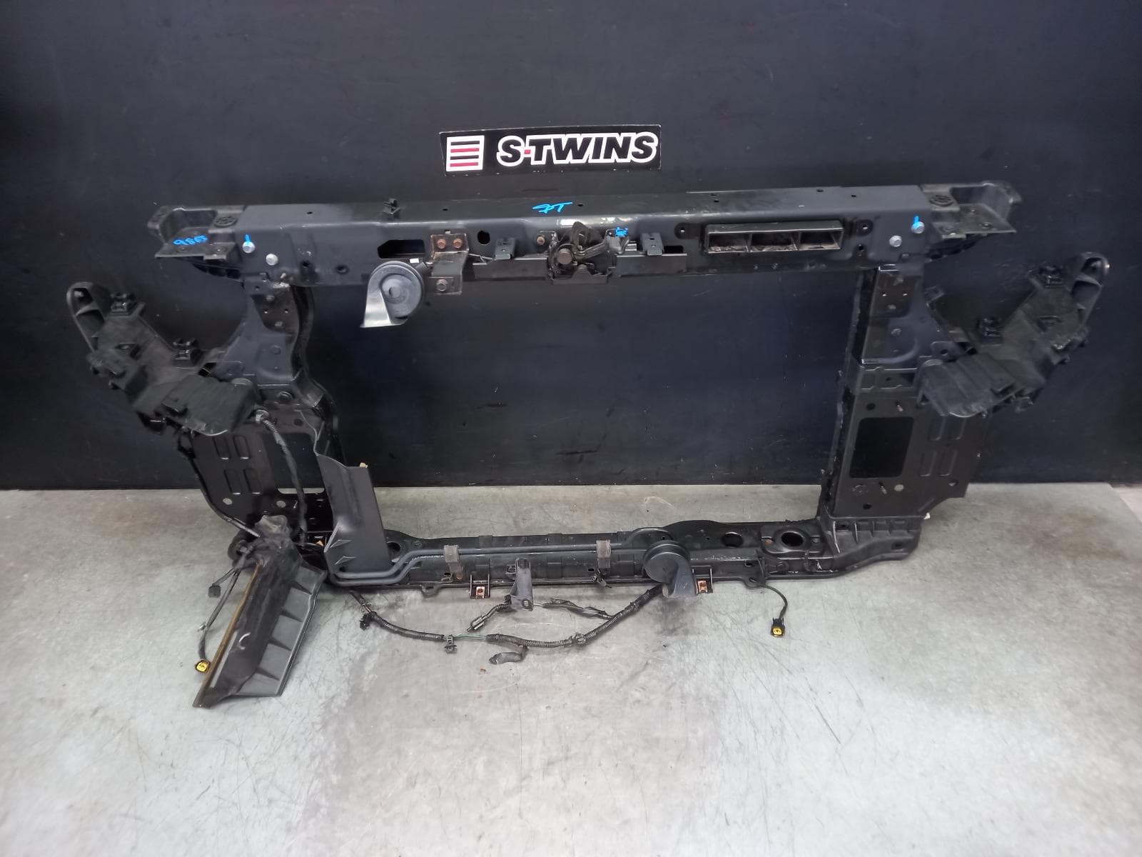 Used auto part listing image: 2017 KIA CARNIVAL/GRAND CARNIVAL RADIATOR SUPPORT YP, PETROL, 12/14-10/20 0000398878