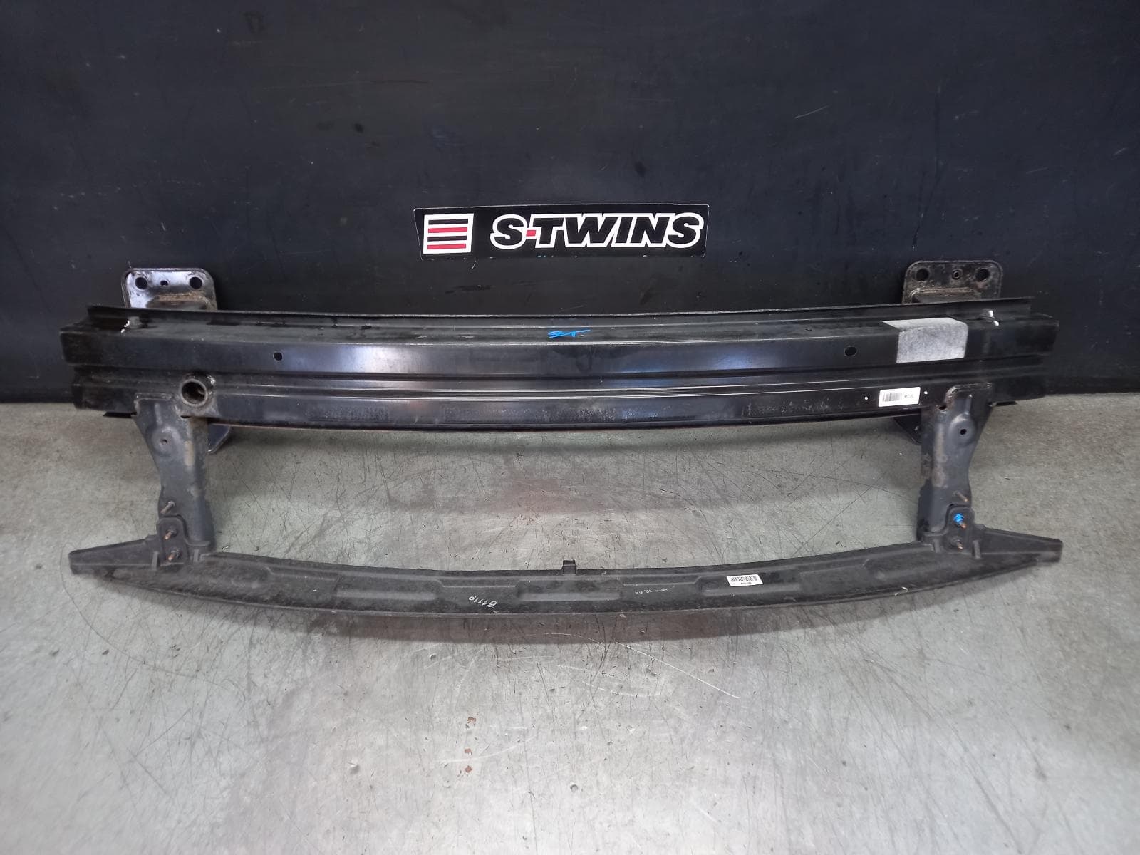 Used auto part listing image: 2017 KIA CARNIVAL/GRAND CARNIVAL F BAR REINFORC BRACK MAIN REINFORCEMENT, YP, S/Si/SLi, 12/14-02/18 0000398879
