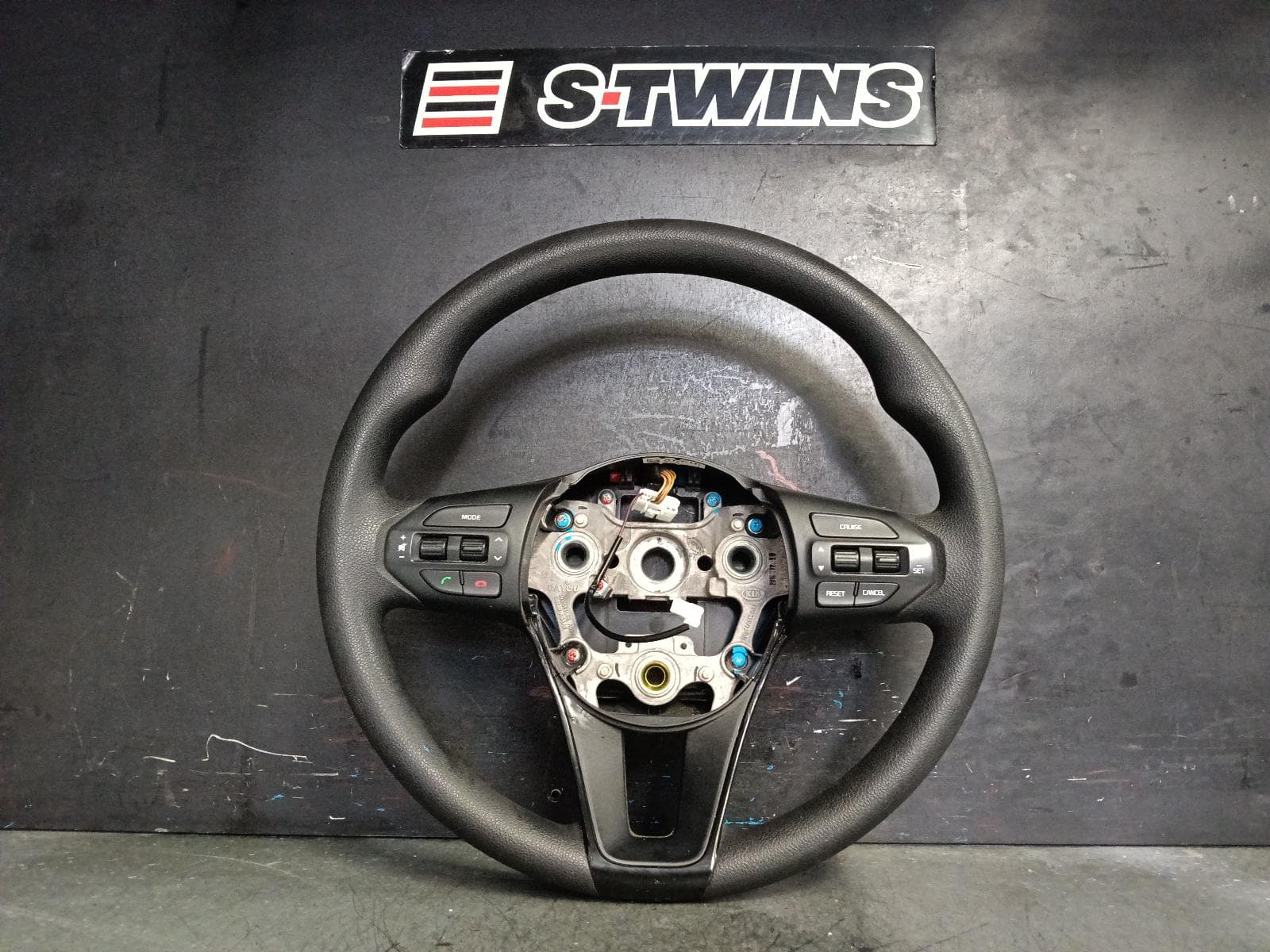 Used auto part listing image: 2017 KIA CARNIVAL/GRAND CARNIVAL STEERING WHEEL VINYL, YP, 12/14-10/20 0000398886