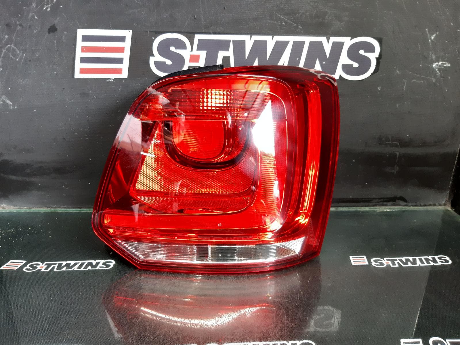 Used auto part listing image: 2013 VOLKSWAGEN POLO RIGHT TAILLIGHT 6R, COMFORTLINE/TRENDLINE/GTi, 05/10-05/14 0000368238