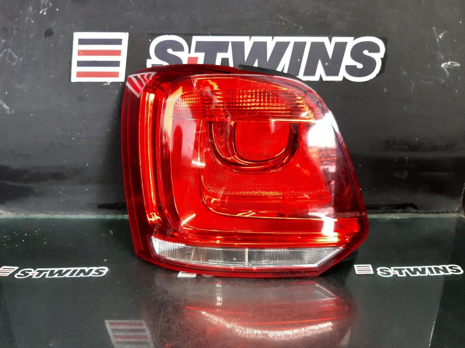 Used auto part listing image: 2013 VOLKSWAGEN POLO LEFT TAILLIGHT 6R, COMFORTLINE/TRENDLINE/GTi, 05/10-05/14 0000368239