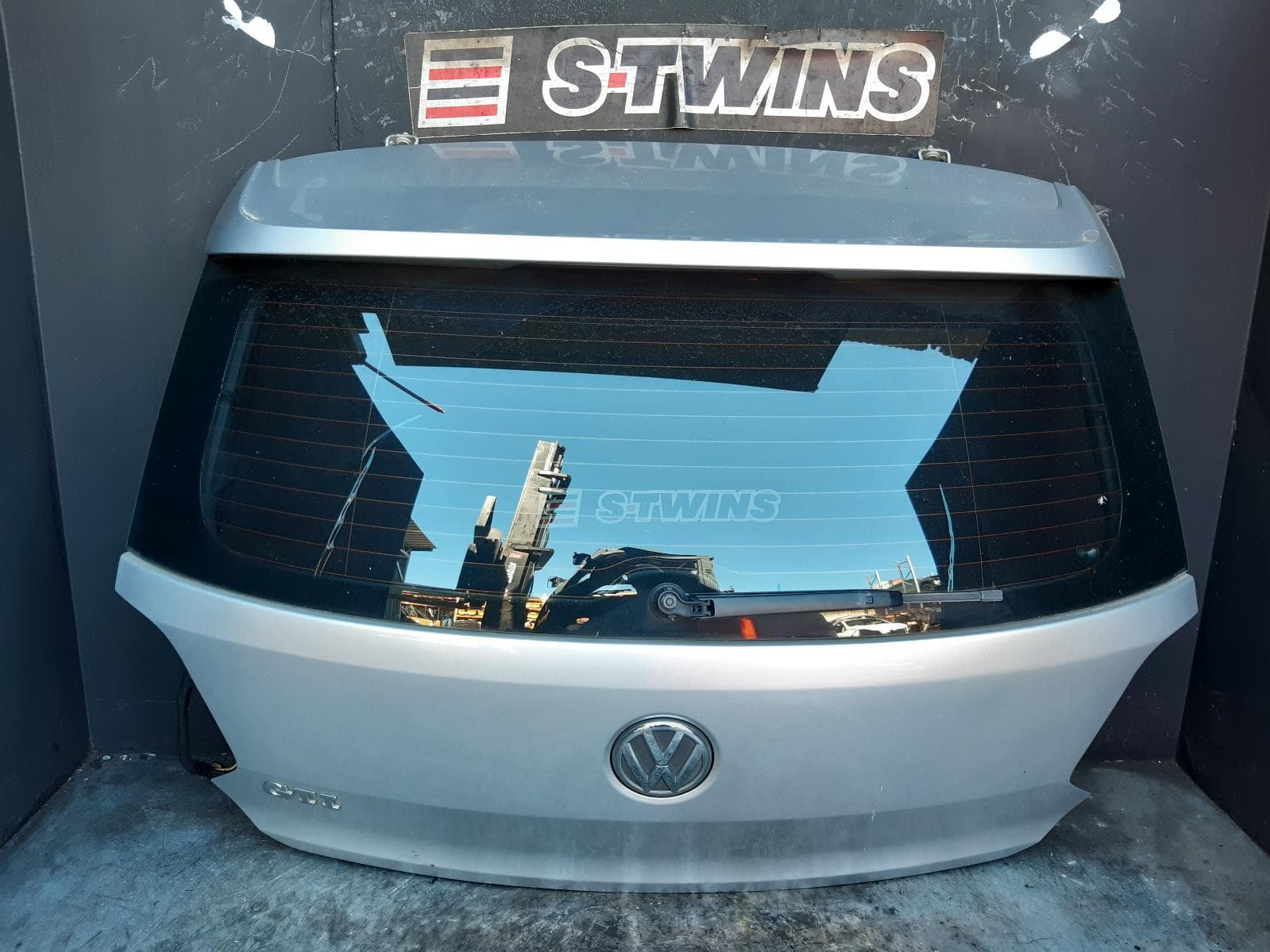 Used auto part listing image: 2013 VOLKSWAGEN POLO BOOTLID TAILGATE TAILGATE, 6R, SPOILERED TYPE, 05/10-05/14 0000368000