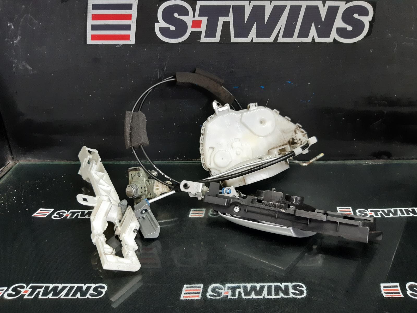 Used auto part listing image: 2012 HONDA ACCORD DOOR BOOT GATE LOCK RIGHT FRONT DOOR LOCK, 8TH GEN, EURO (VIN JHMCU), 06/08-12/15 0000368561