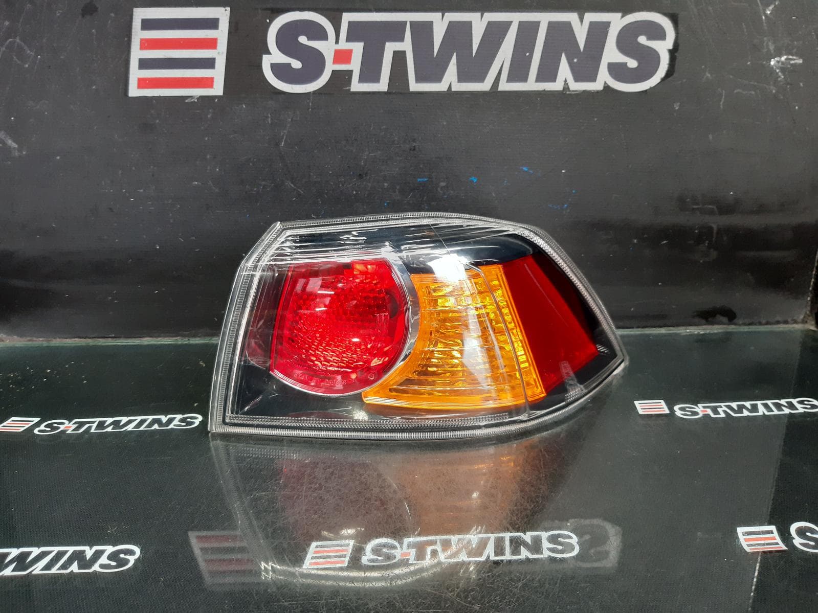 Used auto part listing image: 2016 MITSUBISHI LANCER RIGHT TAILLIGHT CJ-CF, SEDAN, BLACK INSERT TYPE, 07/07-12/17 0000368528