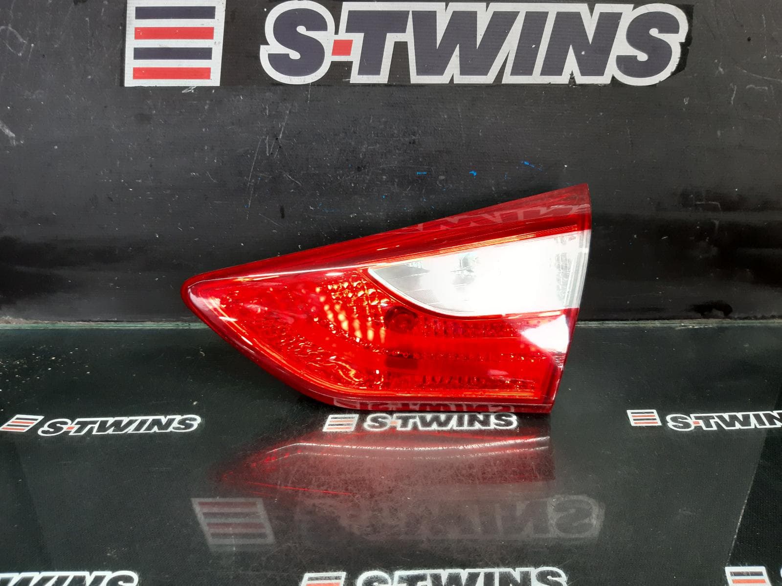 Used auto part listing image: 2013 HYUNDAI I30 REAR GARNISH TAILGATE LAMP (RH SIDE), GD, 3DR/5DR HATCH, 03/12-02/17 0000368539