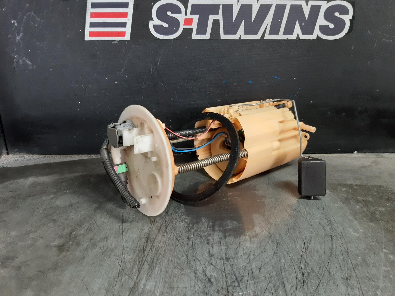 Used auto part listing image: 2014 MITSUBISHI OUTLANDER FUEL PUMP PETROL, 2.4, 4J12, AWD, ZJ-ZL, 10/12-07/21 0000369074