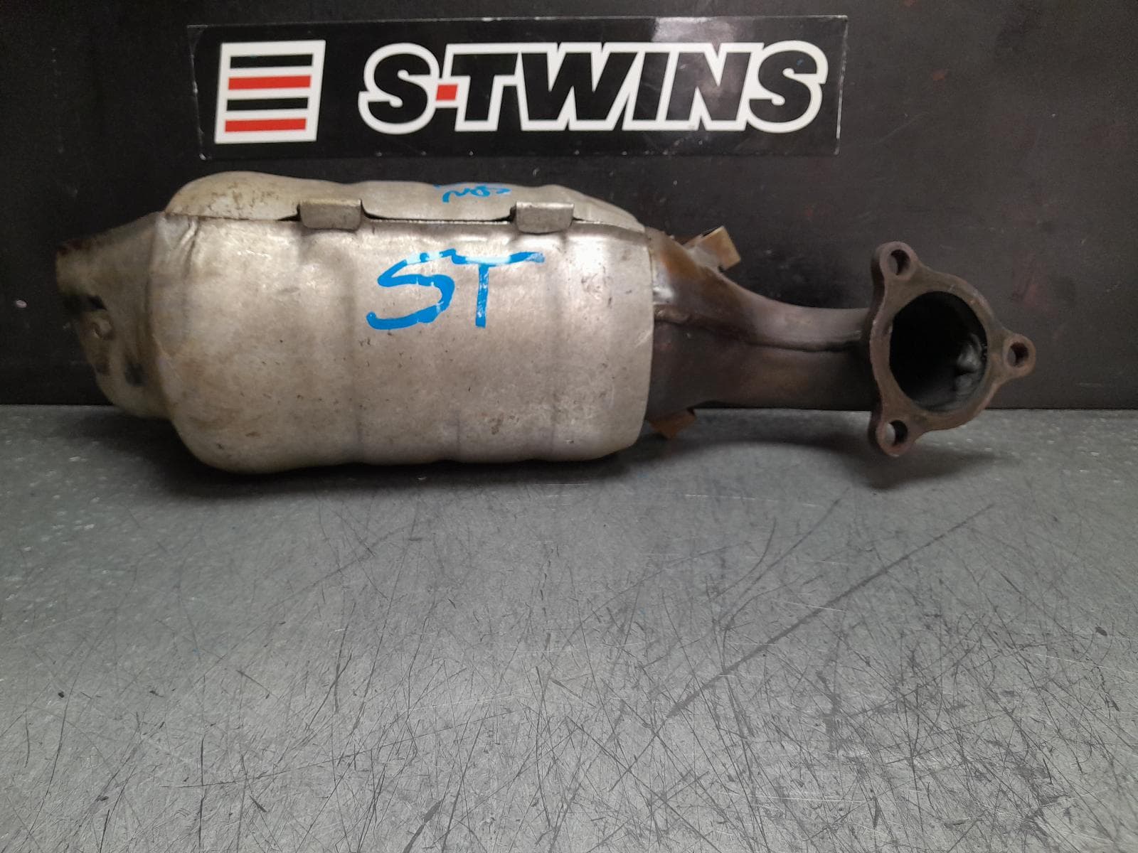 Used auto part listing image: 2014 MITSUBISHI TRITON CATALYTIC CONVERTER DOWNPIPE-CAT TYPE, 2.5, DIESEL, 4WD, MN, 08/09-04/15 0000372052