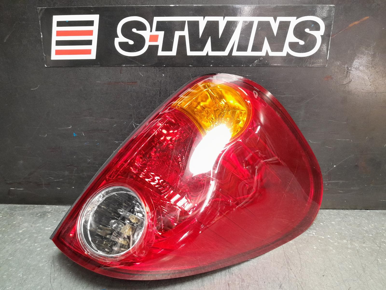 Used auto part listing image: 2014 MITSUBISHI TRITON RIGHT TAILLIGHT IN BODY, UTE, ML-MN, 07/06-04/15 0000373160