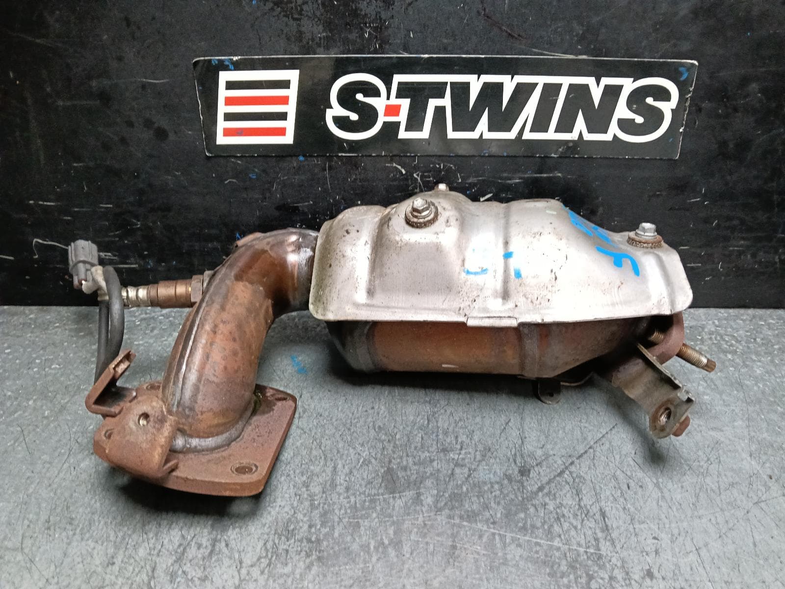 Used auto part listing image: 2018 LEXUS RX SERIES CATALYTIC CONVERTER MANIFOLD-CAT TYPE, 3.5, 2GR-FKS, PETROL, FRONT (LH SIDE), RX450H,GYL25R, 09/15-08/22 0000402957