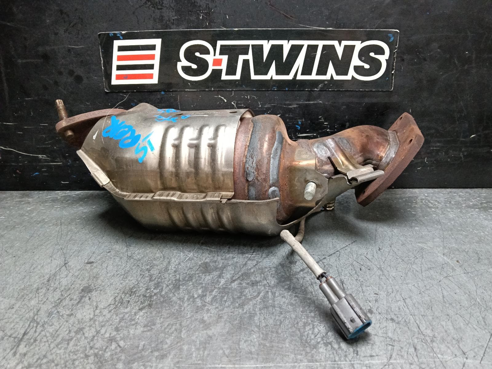 Used auto part listing image: 2018 LEXUS RX SERIES CATALYTIC CONVERTER MANIFOLD-CAT TYPE, 3.5, 2GR-FKS, PETROL, REAR (RH SIDE), RX450H,GYL25R, 09/15-08/22 0000402958