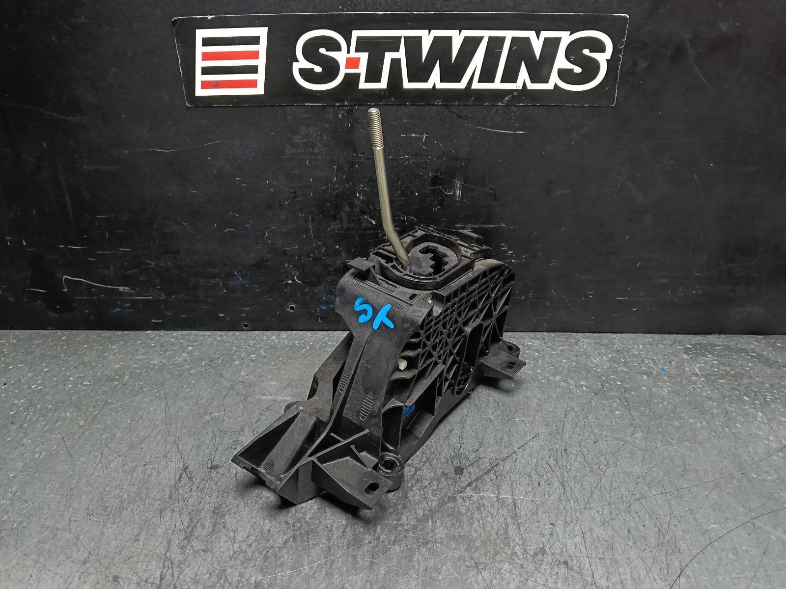 Used auto part listing image: 2018 LEXUS RX SERIES GEAR STICK SHIFTER AL20, 10/15-08/22 0000401409