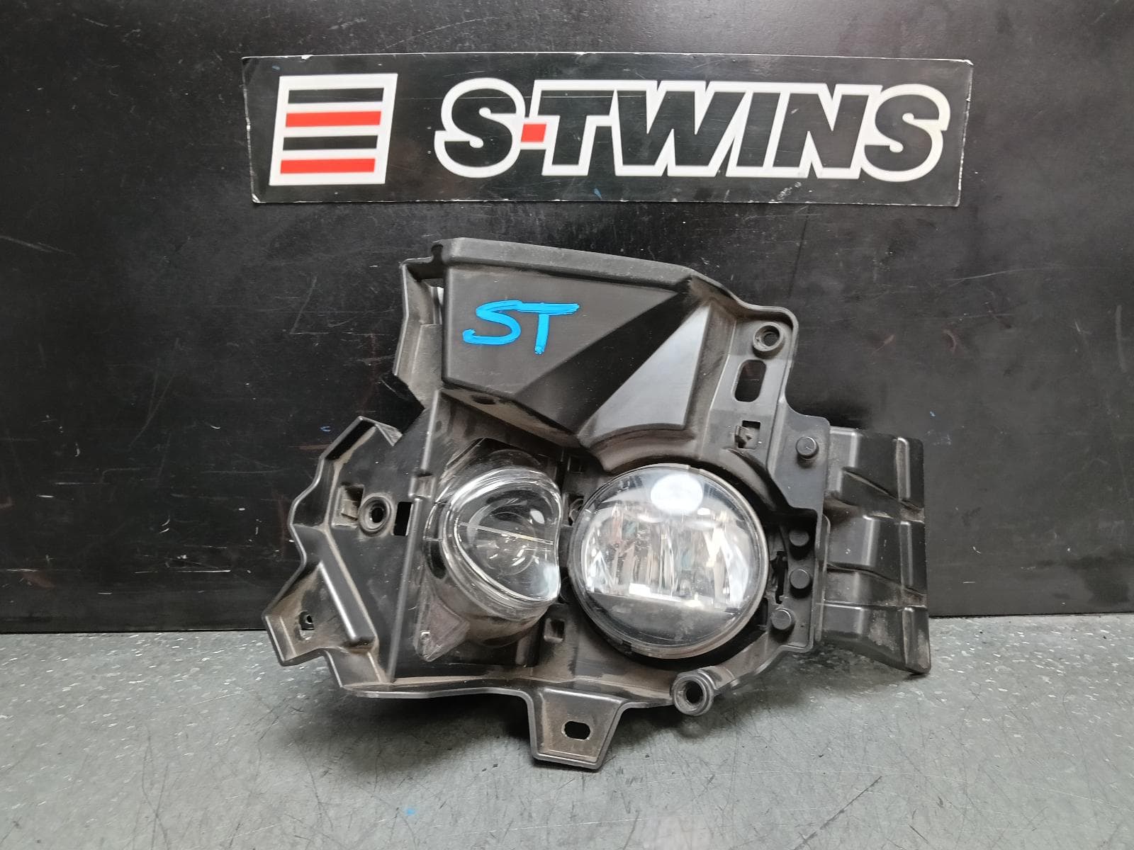 Used auto part listing image: 2018 LEXUS RX SERIES RIGHT INDICATOR FOG SIDE BUMPER FOGLAMP, AL20, 09/15-10/19 0000384955