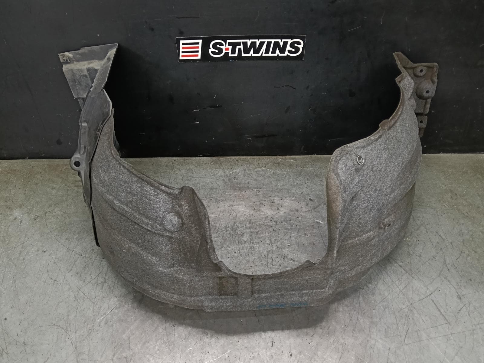 Used auto part listing image: 2018 LEXUS RX SERIES LEFT GUARD LINER AL20, 09/15-08/22 0000401388