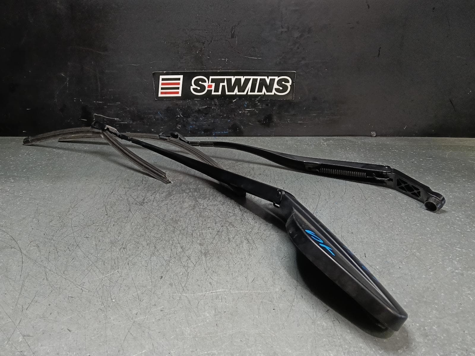 Used auto part listing image: 2018 LEXUS RX SERIES WIPER ARM AL20, 10/15-08/22 0000401377
