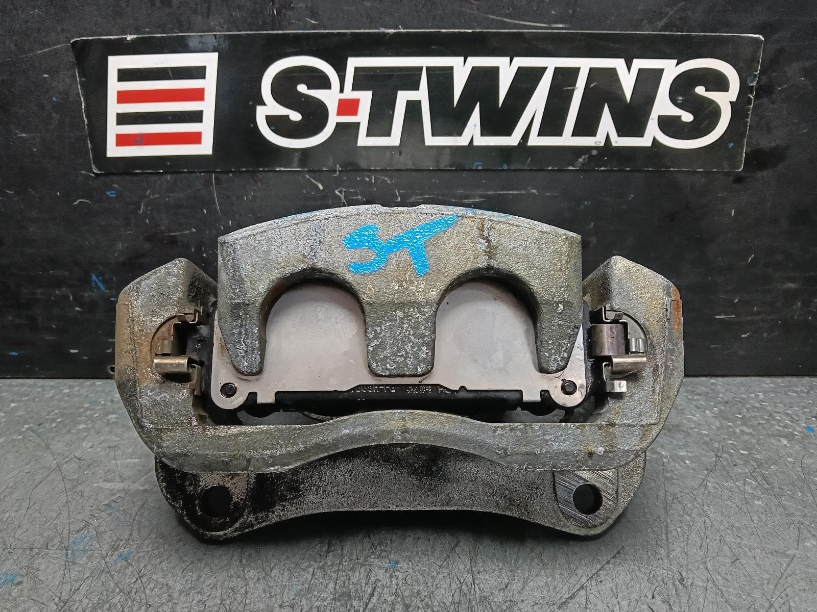 Used auto part listing image: 2018 LEXUS RX SERIES CALIPER LH FRONT, AL20, 09/15-08/22 0000401356