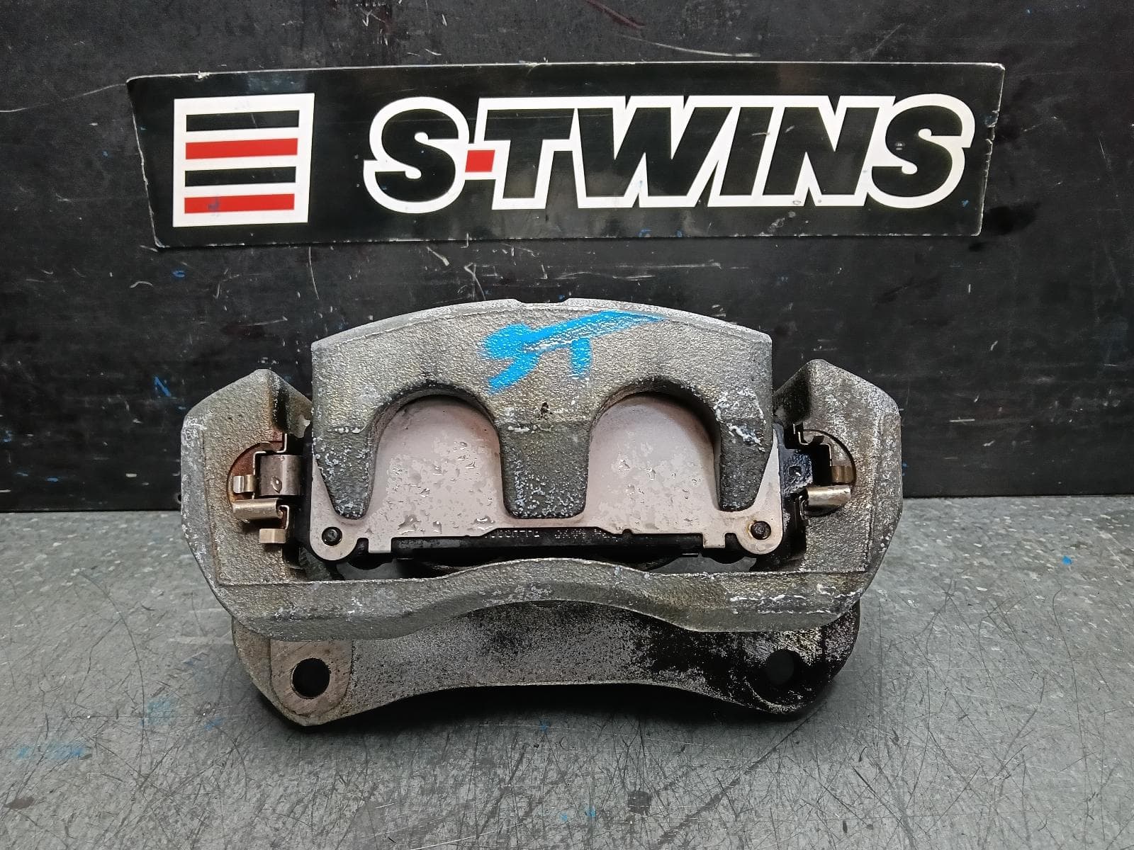 Used auto part listing image: 2018 LEXUS RX SERIES CALIPER RH FRONT, AL20, 09/15-08/22 0000401355