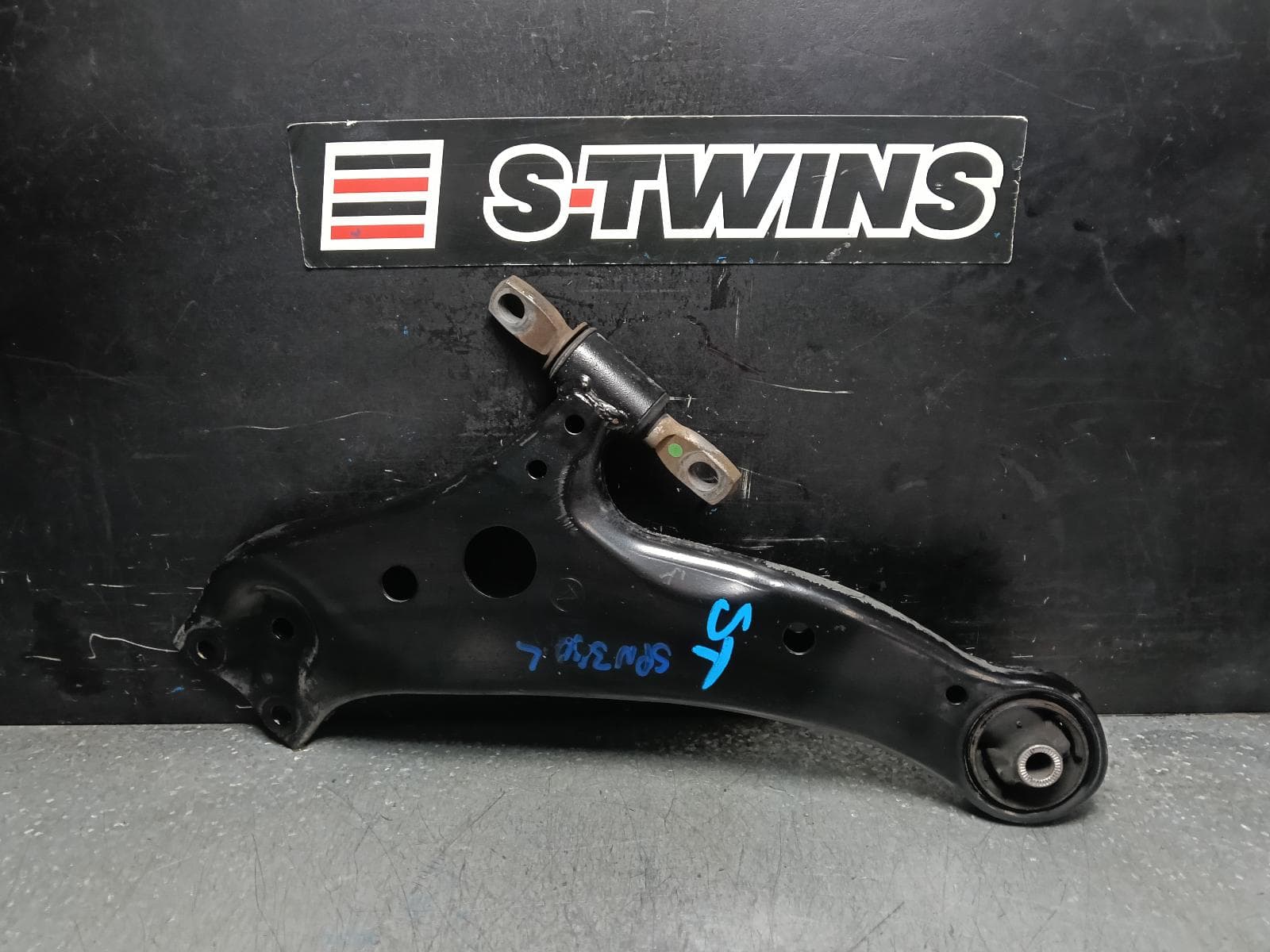 Used auto part listing image: 2018 LEXUS RX SERIES LEFT FRONT LOWER CONTROL ARM AL20, 09/15-08/22 0000401348
