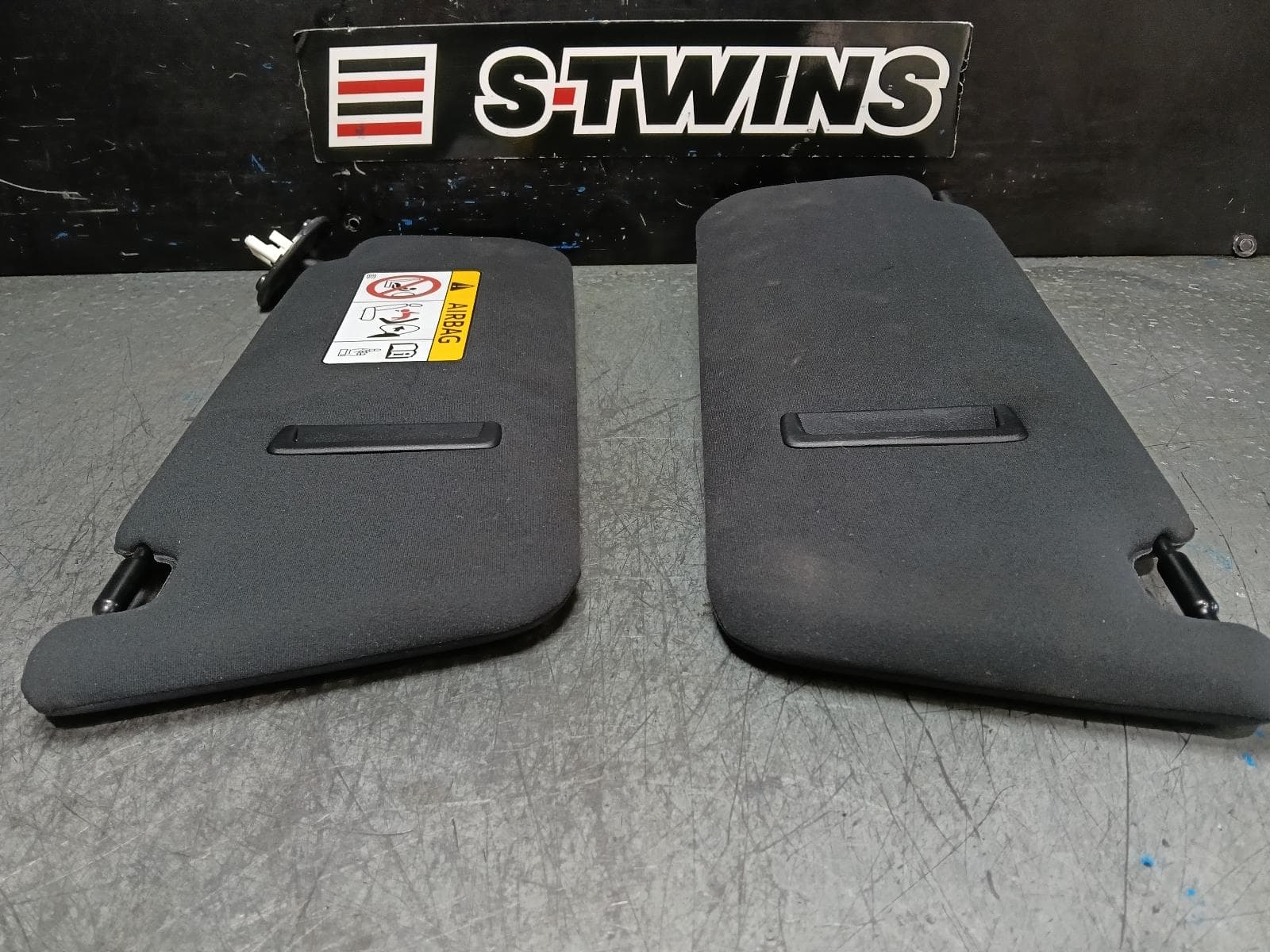 Used auto part listing image: 2018 LEXUS RX SERIES SUNVISOR AL20, 10/15-08/22 0000401379