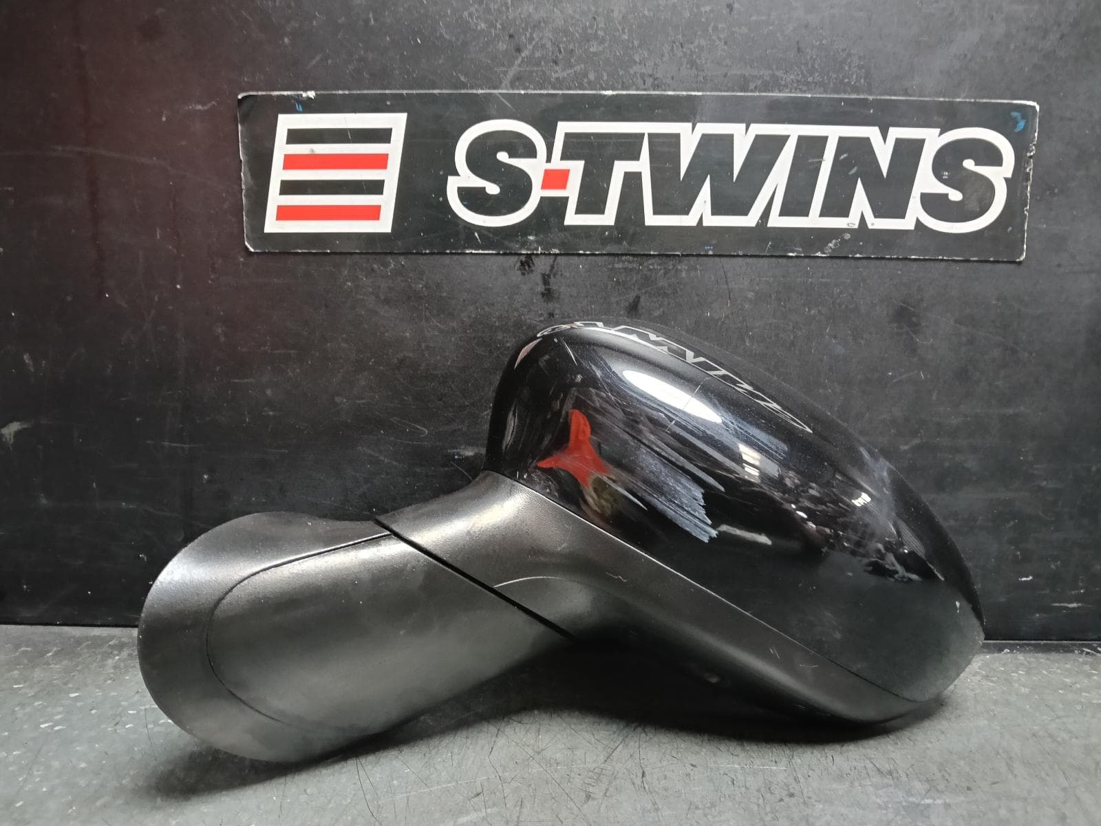 Used auto part listing image: 2017 FIAT 500 LEFT DOOR MIRROR ELECT ADJ, HEATED, BLACK TYPE, NON 500E, 10/15- 0000410879