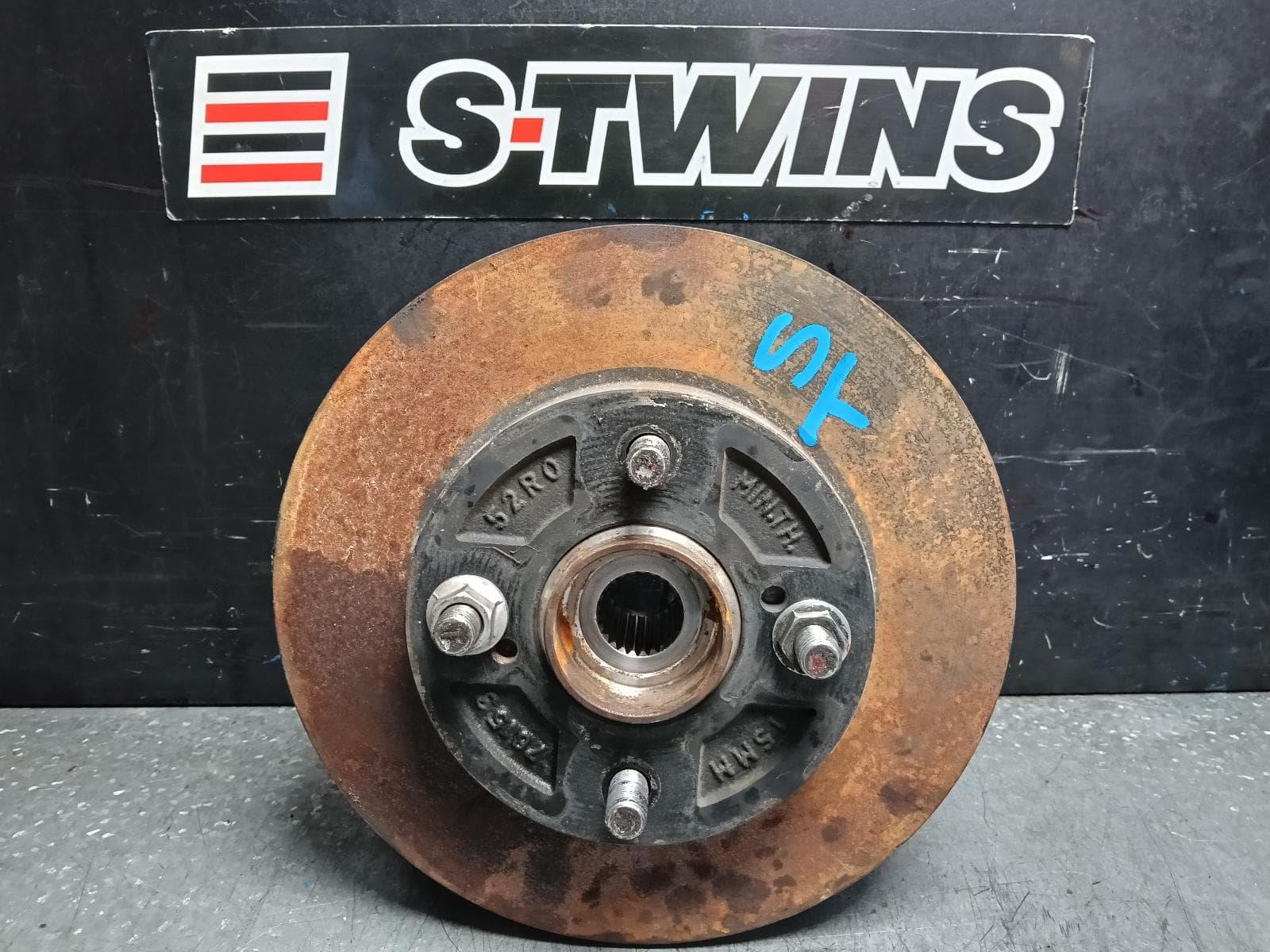 Used auto part listing image: 2018 SUZUKI SWIFT LEFT FRONT HUB ASSEMBLY AZ, 1.0/1.2, PETROL, 04/17-11/23 0000396906