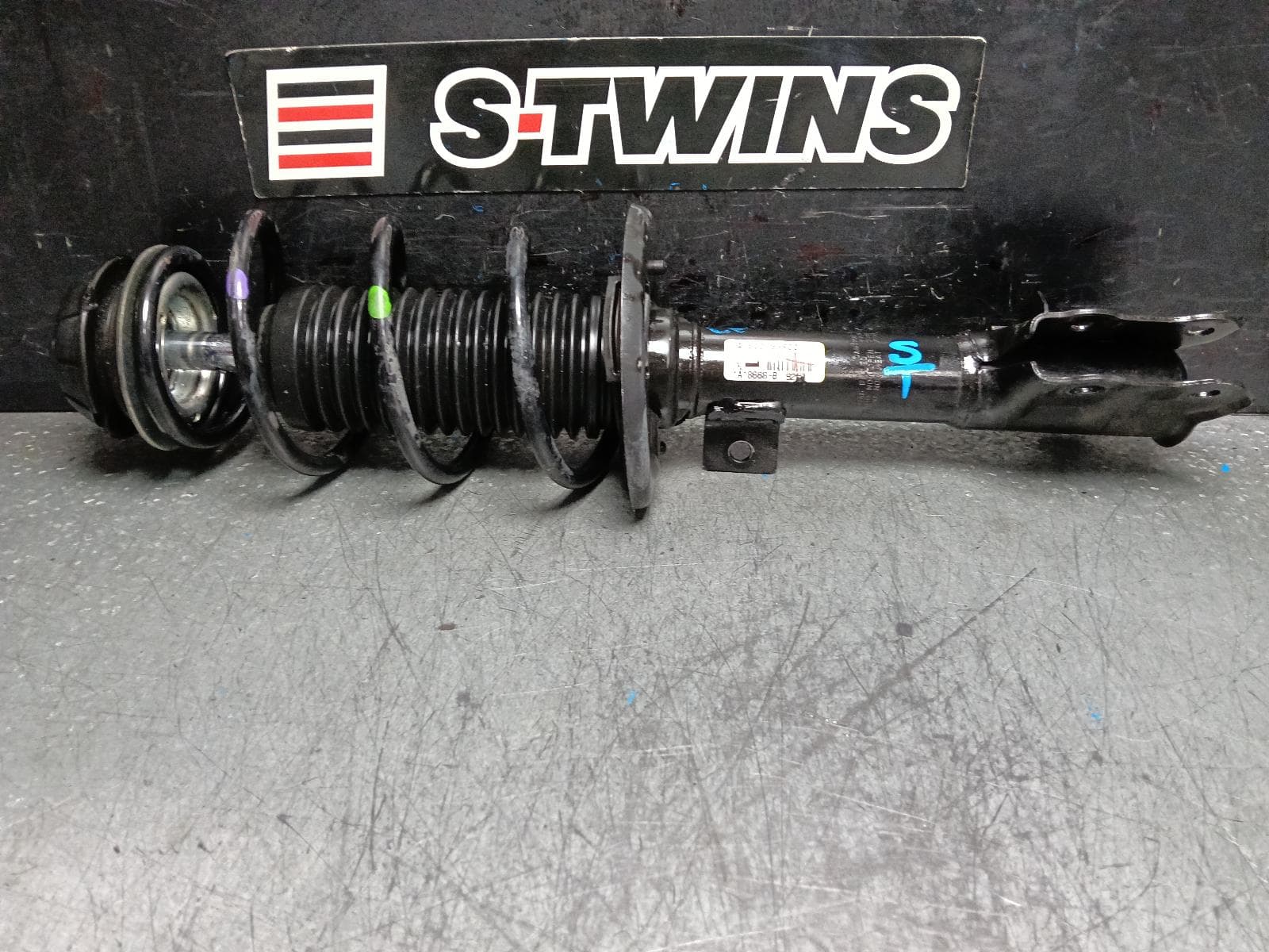 Used auto part listing image: 2018 SUZUKI SWIFT LEFT FRONT STRUT AZ, 1.0/1.2, PETROL, 04/17-11/23 0000396907