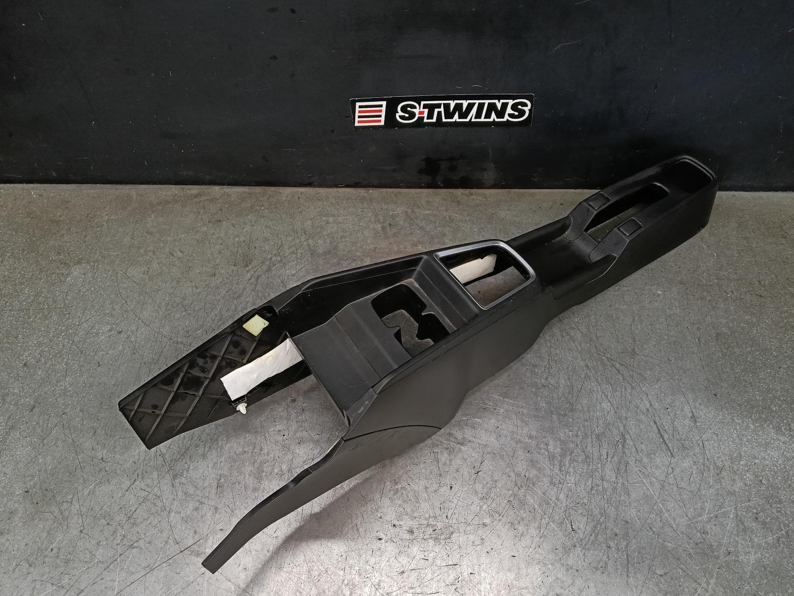 Used auto part listing image: 2018 SUZUKI SWIFT CONSOLE AZ, 04/17-03/25 0000396910