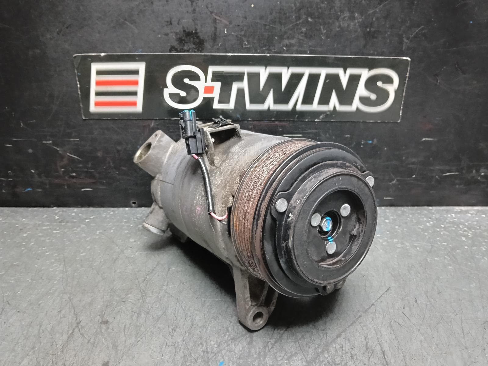 Used auto part listing image: 2010 NISSAN ELGRAND A C COMPRESSOR E52, 3.5, VQ35, PETROL, 08/10- (IMPORT) 0000390418
