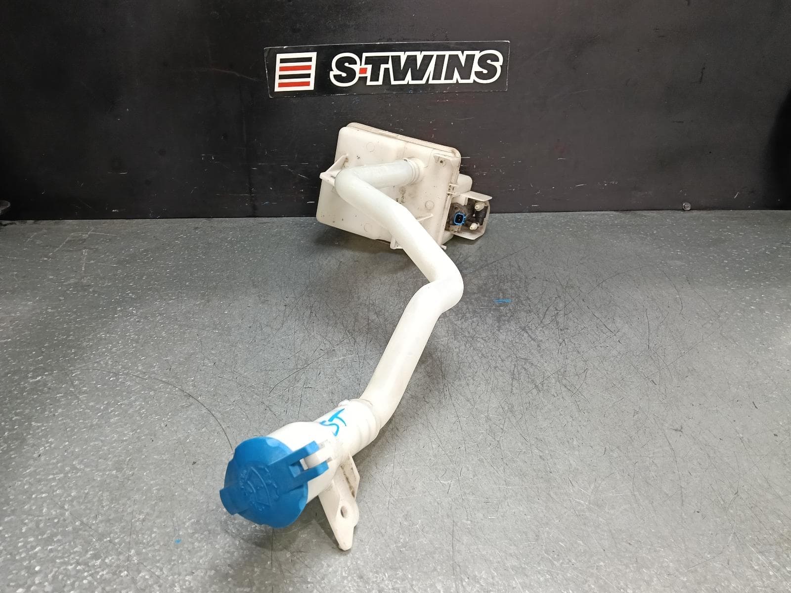 Used auto part listing image: 2022 HAVAL H6 WASHER BOTTLE B01/B03, 02/21- 0000391351