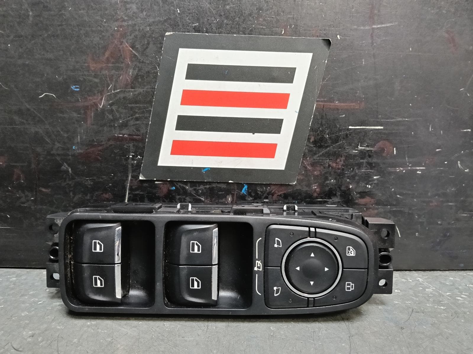 Used auto part listing image: 2022 HAVAL H6 PWR DR WIND SWITCH B01/B03, RH FRONT (MASTER SWITCH), W/ AUTO FOLD TYPE, 04/22- 0000391359