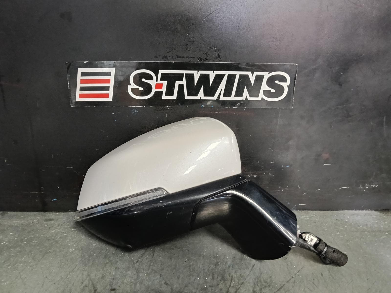 Used auto part listing image: 2022 HAVAL H6 RIGHT DOOR MIRROR B01, ELECTRIC FOLD, HEATED TYPE, COLOUR CODED, 02/21- 0000391360